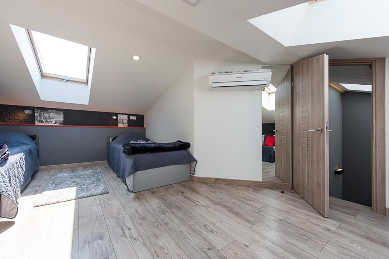 Cozy And Large 62 M2 Apartment With Air Conditioning, Old Town Krakow Luaran gambar